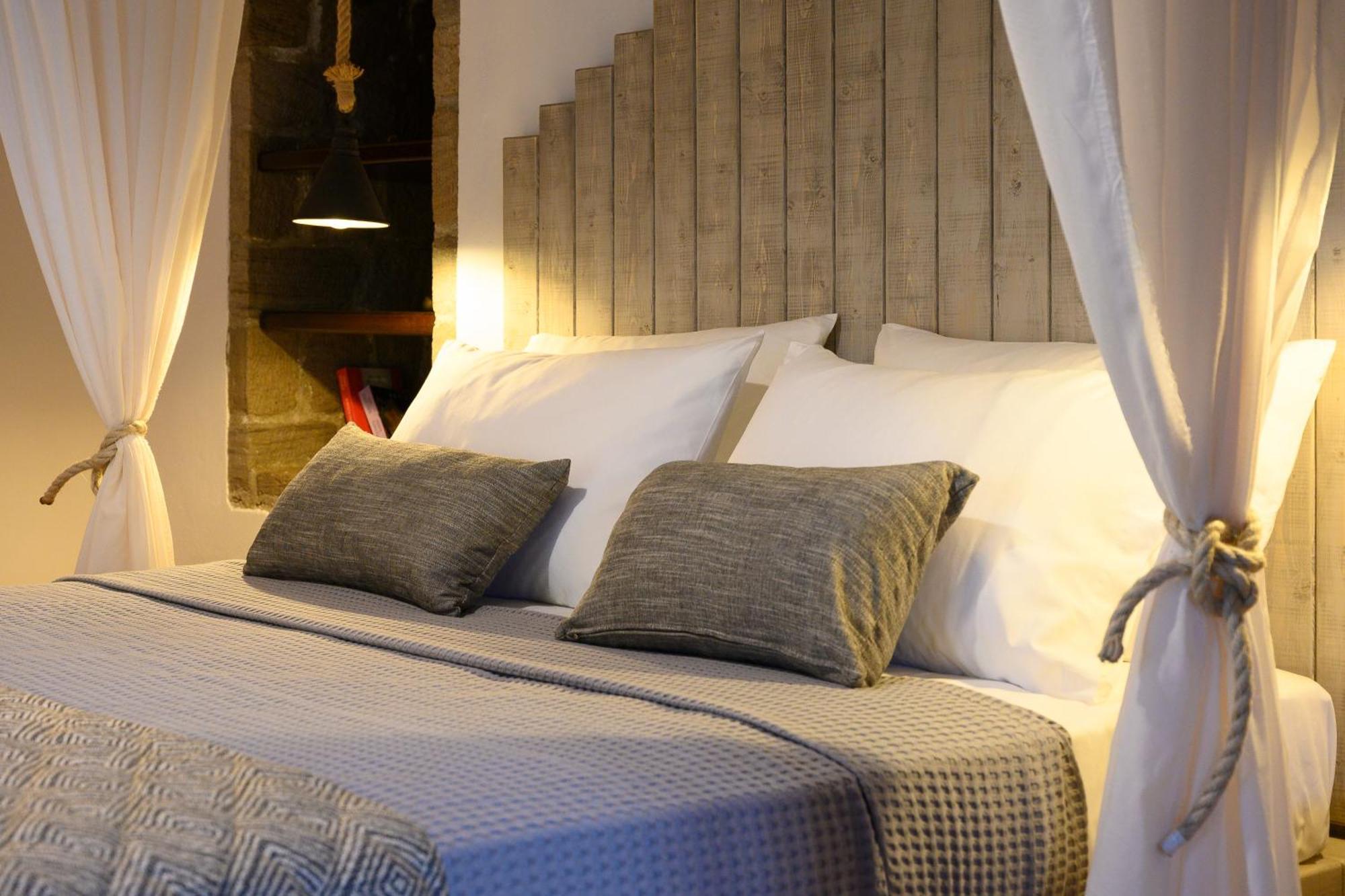 Madalena's Summer House * Adamantas (Milos)
